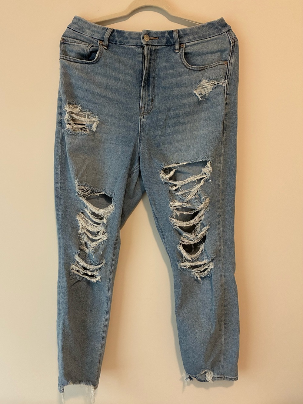American Eagle Stretch Women’s Light Blue Distressed Ripped Jeans